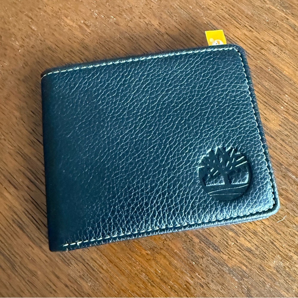 DADS ESTATE SALE: BRAND NEW TIMBERLAND black leather wallet with orange lining